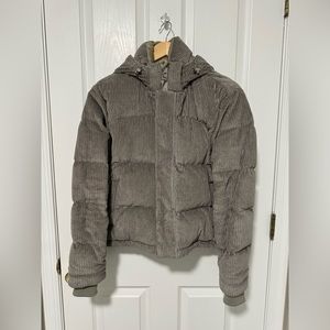 ARITZIA TNA Super puff (Shorty)